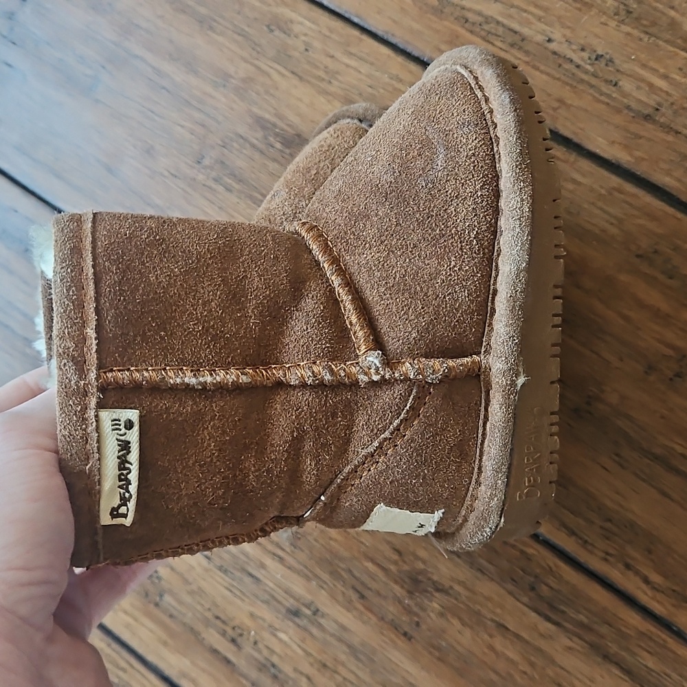 Toddler Bear Paw Boots Size 5‎